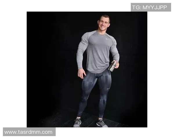 真正的猛男足球明星如何在赛场上展现力量与魅力的完美结合