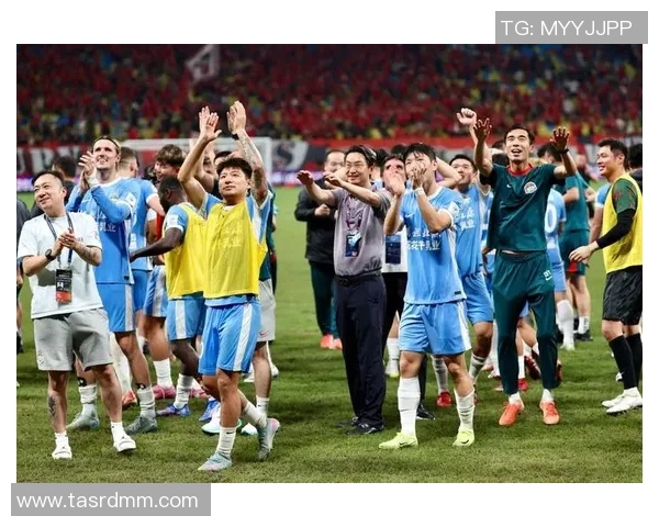 足球场上的暴力行为与明星球员的责任探讨